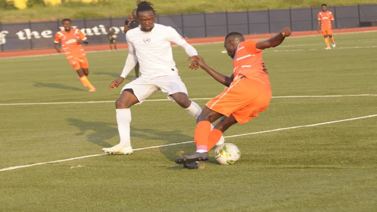 A 2022 NPFL action photograph of Enugu Rangers and Akwa United players contesting the ball at Nnamdi Azikiwe Stadium.